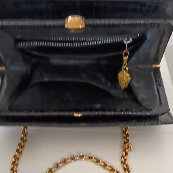 Vintage Gucci Black Crocodile-Embossed Bag with Gold Chain Flawed - Picture 10 of 16
